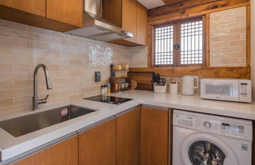 Gahoe-dong Villa | Luxury Hanok Pine Residence
