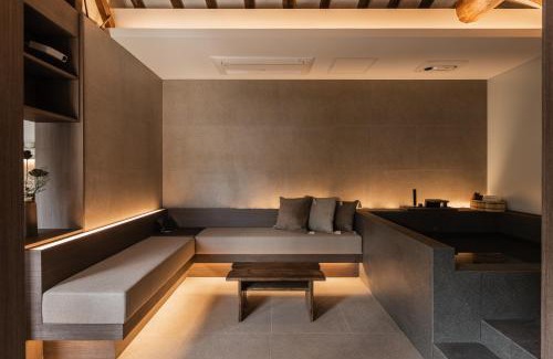 Sajik-dong Apartment | Luxury Hanok Retreat Dohyun