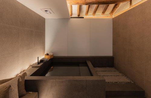 Sajik-dong Apartment | Luxury Hanok Retreat Dohyun