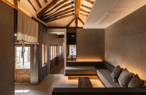 Sajik-dong Apartment | Luxury Hanok Retreat Dohyun