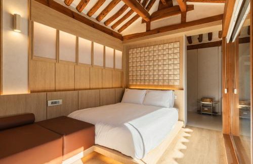 Samcheong-dong Apartment | Luxury Hanok Stay CHAEHA