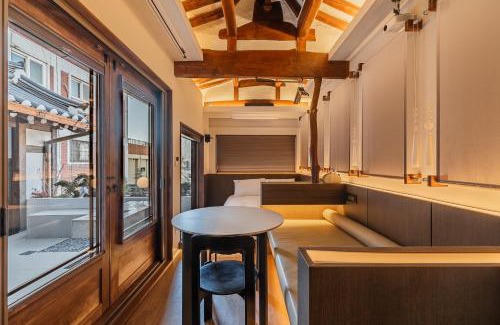 Samcheong-dong Apartment | Luxury Hanok Stay in Breeze
