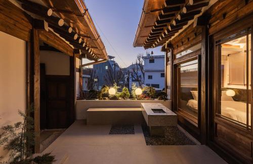 Samcheong-dong Apartment | Luxury Hanok Stay in Breeze