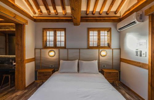 Gahoe-dong Villa | Luxury Hanok The Bukchon Noble