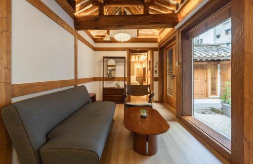 Seochon Villa | Luxury Hanok Whispering Garden