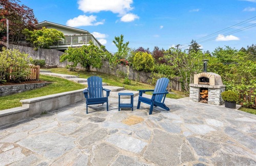 Gig Harbor House | Luxury Harbor Retreat - Walk to Waterfront - Views with Large Deck