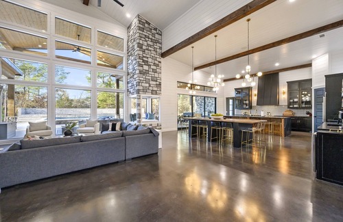 Hochatown Cabin | Luxury-Heated POOL-Hot Tub-Fire Pit-Sleeps 24-Mojito Moon