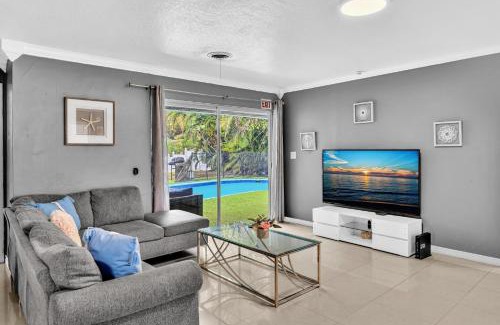 Hollywood Hills House | Luxury Heated Pool Villa Hollywood Beach & Casino
