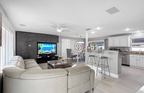 Bay Crest Park House | Luxury Heated Salt Pool House in Perfect Location