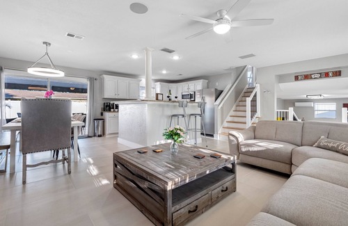Bay Crest Park House | Luxury Heated Salt Pool House in Perfect Location