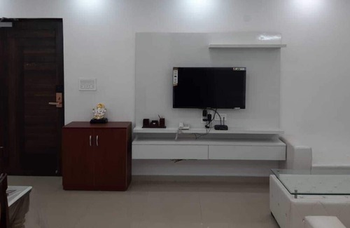 New Delhi Apartment | Luxury High Rise 3 BR Apt (171) in West Delhi