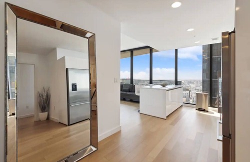 Downey Apartment | Luxury High Rise in DTLA