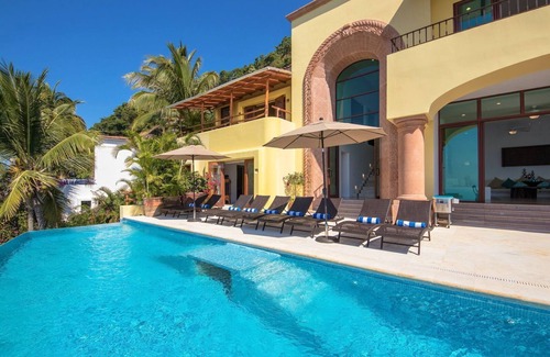 Conchas Chinas Villa | LUXURY HILLSIDE VILLA -WITH STAFF MOST STUNNING VIEWS