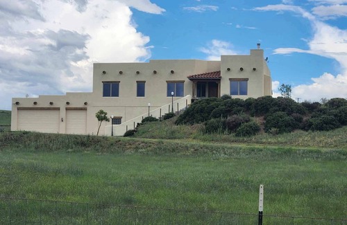 Elgin House | Luxury hilltop home with great views in the heart of wine country
