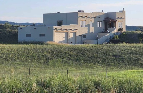 Elgin House | Luxury hilltop home with great views in the heart of wine country