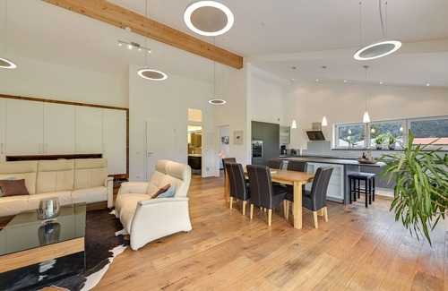 Sulzbach Apartment | Luxury Holiday Apartment with Wi-Fi, Fireplace, Balcony, Sauna & Whirlpool