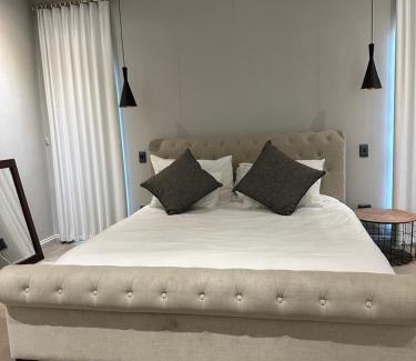 Nahoon House | Luxury holiday home 3 bedroom, 3 bathroom house in Nahoon