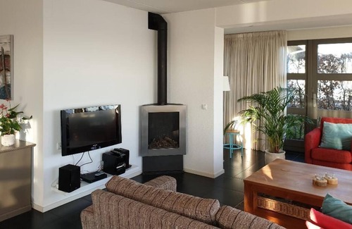 Offingawier Villa | Luxury holiday villa in prime location on Sneekermeer, Friesland, 8-9 pers