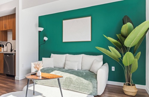 Los Angeles Apartment | Luxury Hollywood King Studio I Pool, Gym, Parking, 10min to Universal Studios