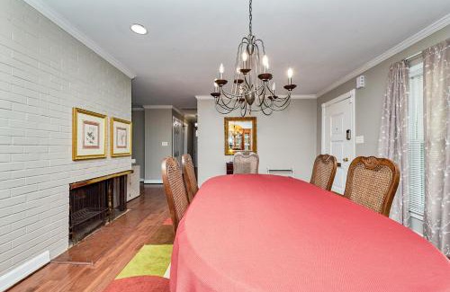 Coliseum Central House | LUXURY HOME 5 BR 3 BA Near Beaches and Venues