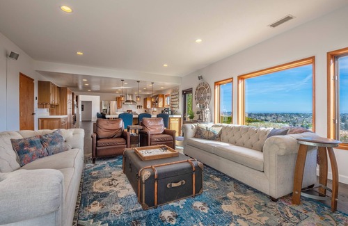 Goleta House | Luxury Home Atop the Hills