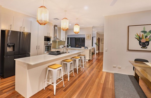 Alexandra Headland House | Luxury Home in Alexandra Headland Walk to the Beach Heated Pool 16 guests Pets ✅