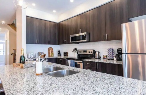 The Blue Mountains House | Luxury home Blue Mountain with a view/Pool Table/Outdoor heated POOL
