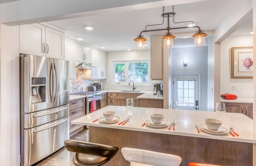 Southwest Calgary House | Luxury Home by North Glenmore Park