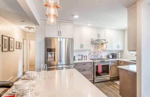 Southwest Calgary House | Luxury Home by North Glenmore Park