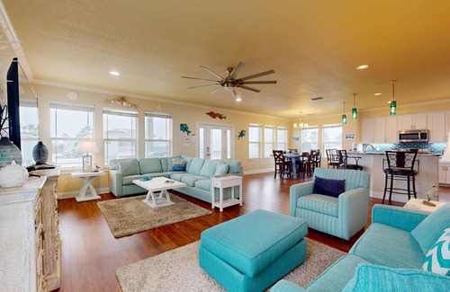 Port Aransas House | Luxury Home Detached Suite, Private Pool, Located Near Beach