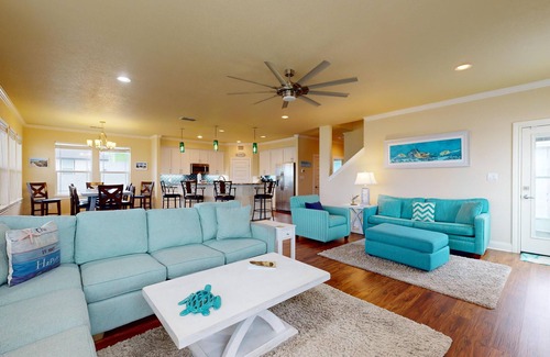 Port Aransas House | Luxury Home Detached Suite, Private Pool, Located Near Beach