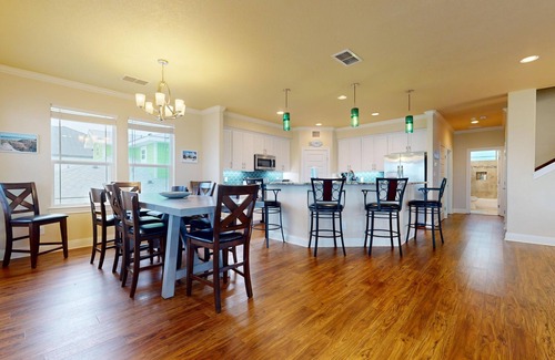 Port Aransas House | Luxury Home Detached Suite, Private Pool, Located Near Beach