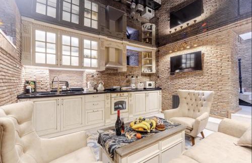 Chugureti Apartment | Luxury Home in Old Tbilisi with Terrace