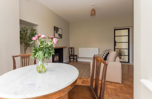 Aberdare House | Luxury Home in Penderyn - Waterfall Country