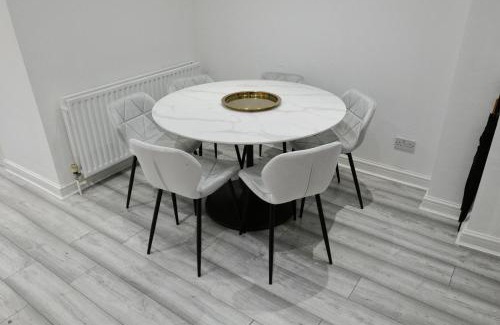 Noel Park Apartment | Luxury home in prime location Steps from WoodGreen