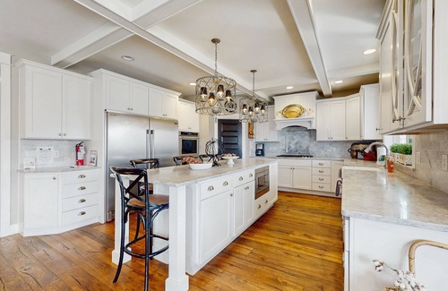 Manson House | Luxury Home in Wine Country with Private Pool, Hot Tub, and Gourmet Kitchen