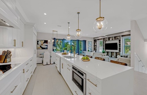 Sarasota House | Luxury Home/Ocean Views/Resort Style Pool w/Slide-Bike/Walk To Beach-St.Armands