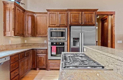 Angel Fire House | Luxury home on the golf course with spacious deck overlooking the mountains