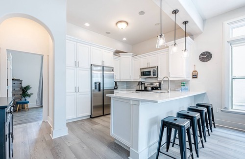 Fort Walton Beach - Destin House | Luxury Home ~ Private Pool ~ Balcony ~ Close to the Beach ~ Game tables