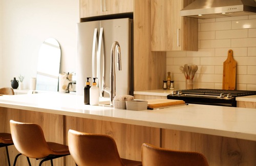 Southwest Calgary House | Luxury Home | Sleeps 8, Fireplace, Prime Location, A/C