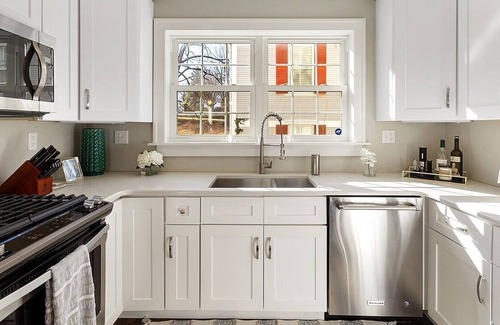 Radford House | Luxury Home Stay. Vacation Paradise near wineries, lake, trails. Near RU/VT