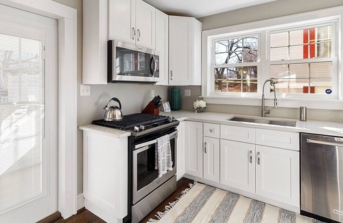 Radford House | Luxury Home Stay. Vacation Paradise near wineries, lake, trails. Near RU/VT