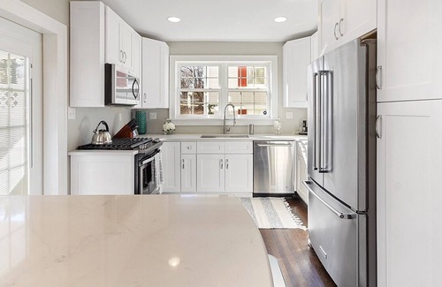 Radford House | Luxury Home Stay. Vacation Paradise near wineries, lake, trails. Near RU/VT