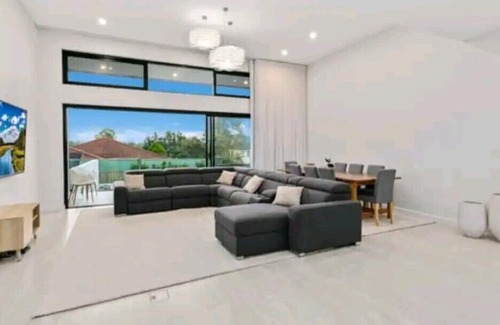 Mortdale House | Luxury Home suitable for large groups and families