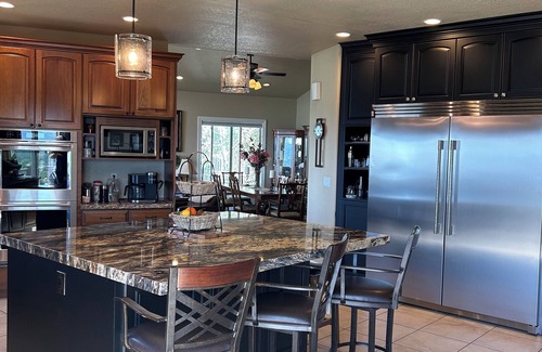Cottonwood Heights House | LUXURY HOME WITH AMAZING CITY/LAKE VIEWS, 3 LRG DECKS, & MINUTES TO SKI AREAS