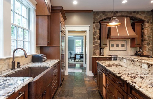 Hot Springs House | Luxury Home w/5 Suites Less than 1 Mile to Homestead, Pool Table + Bar