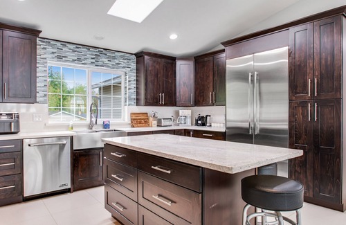 Priest Point House | Luxury Home w/Exercise Pool & Hot Tub, Free WiFi, Fire Pit, Deck, & Game Room