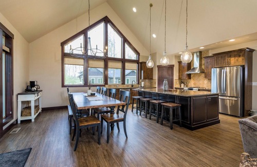 Columbia Falls House | Luxury home w/fireplace and large deck near Glacier National Park - Cedar Pointe Lookout