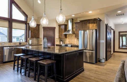 Columbia Falls House | Luxury home w/fireplace and large deck near Glacier National Park - Cedar Pointe Lookout