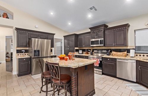 Phoenix House | Luxury home w/Heated Pool & Hot Tub | Pool Table | King Beds | Fire Pit & Grill